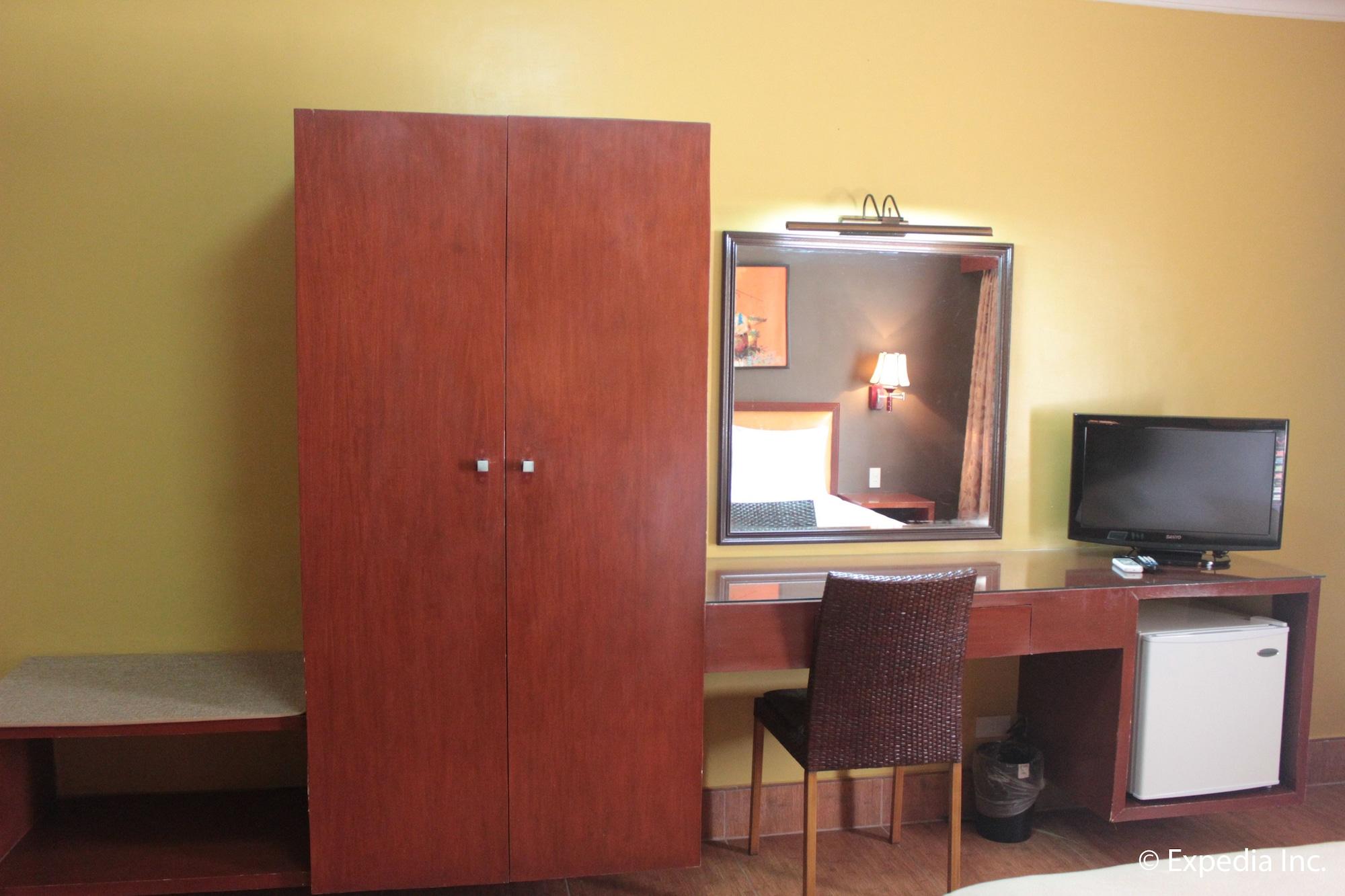 Pamulinawen Hotel Laoag Bagian luar foto