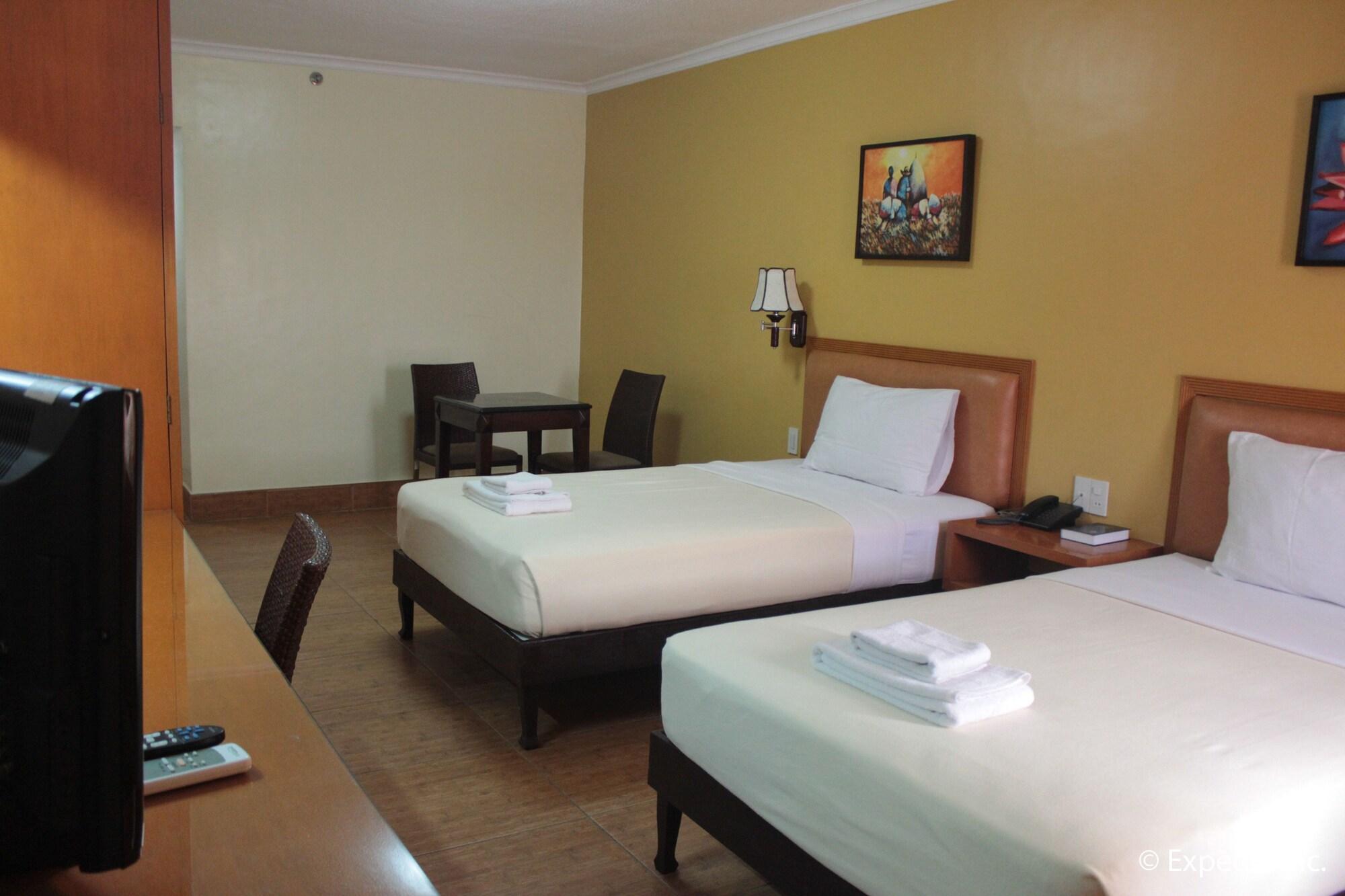 Pamulinawen Hotel Laoag Bagian luar foto