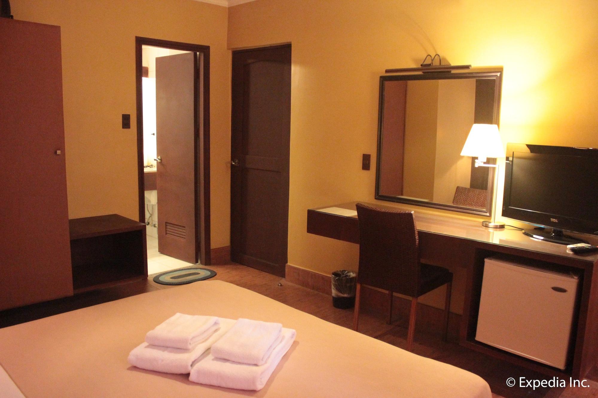 Pamulinawen Hotel Laoag Bagian luar foto