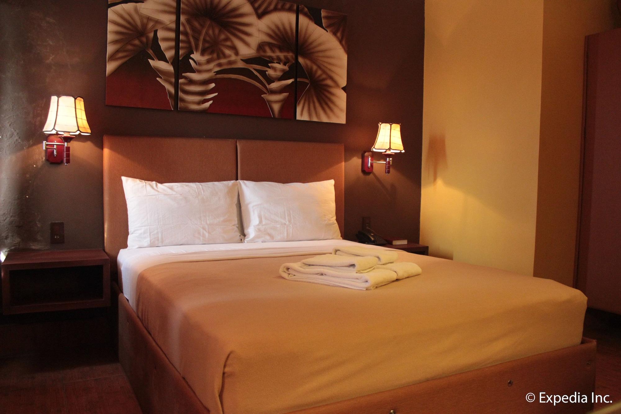 Pamulinawen Hotel Laoag Bagian luar foto