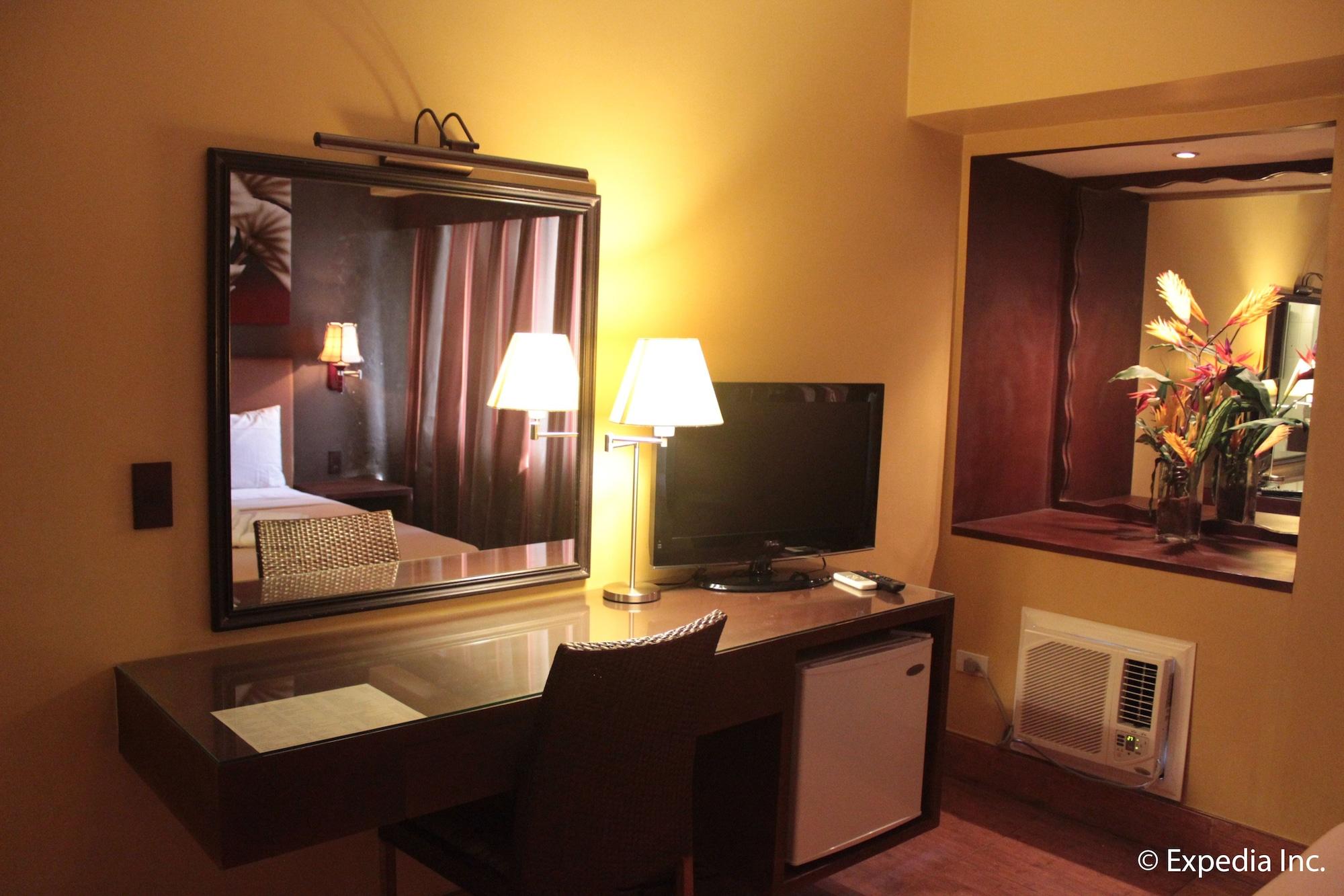Pamulinawen Hotel Laoag Bagian luar foto